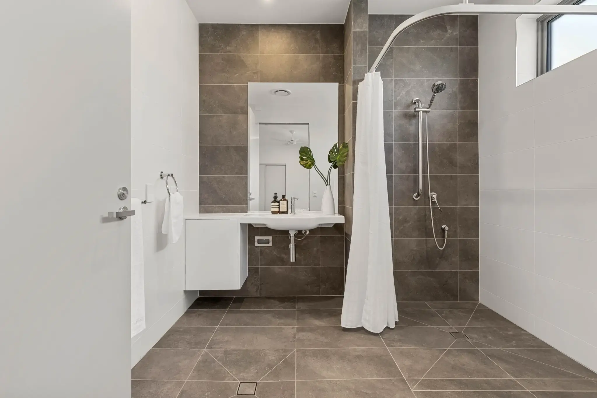 Cream of the Crop: HPS Apartments — Cleveland, QLD! — Home image 3