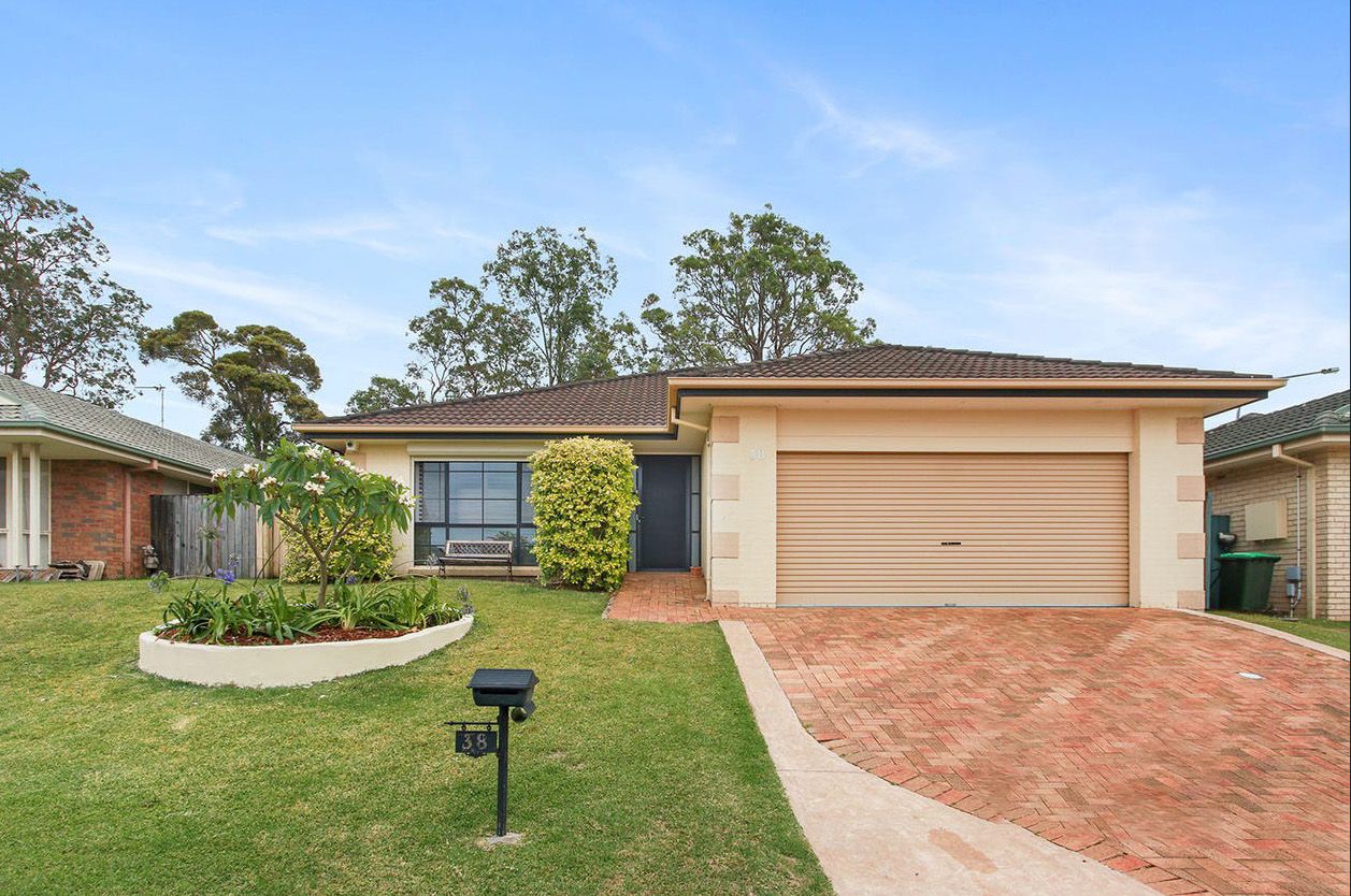 Comfortable and Spacious Brick House — Home image 2