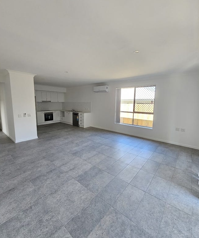 Gleneagle, QLD - Robust House — Home image 7