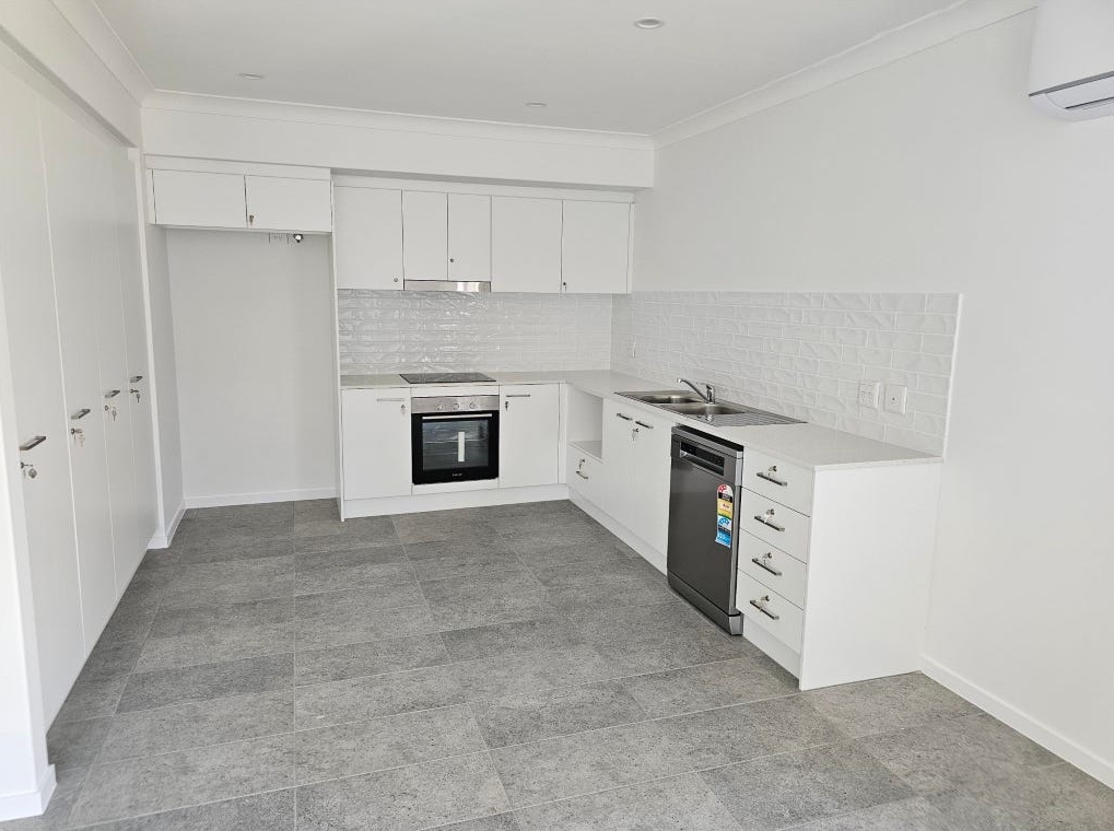 Gleneagle, QLD - Robust House — Home image 9