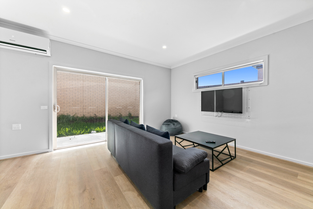 Two Completely Separate Robust Homes Under One Title — Home image 14