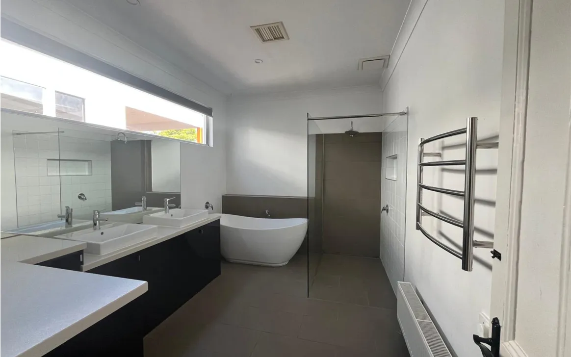 Welcoming and Spacious SIL Home in Croydon — Home image 7