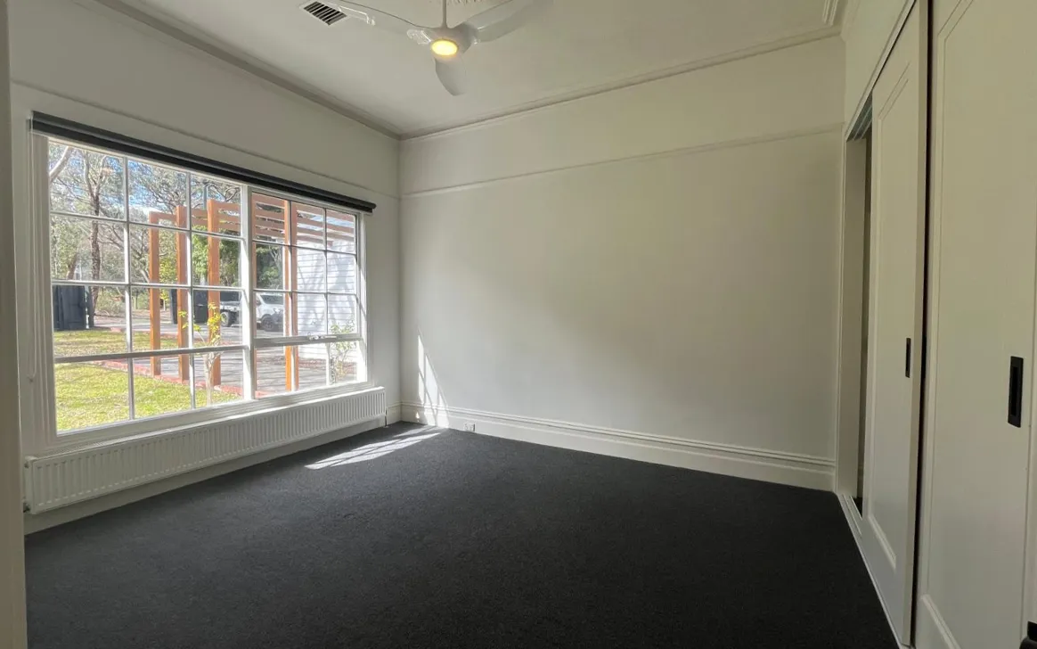 Welcoming and Spacious SIL Home in Croydon — Home image 8