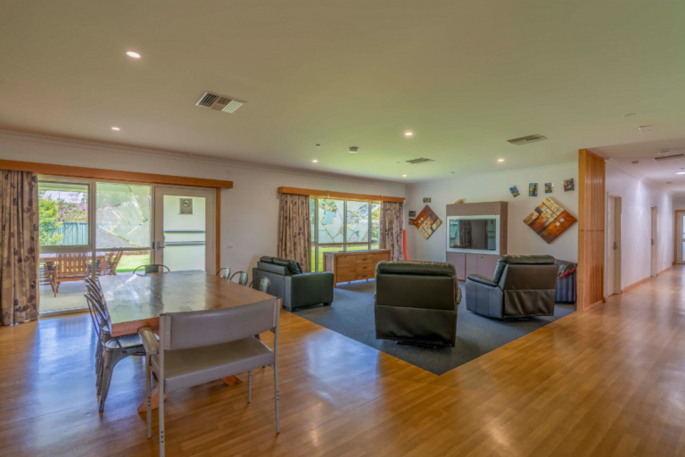 STA & MTA: Relax in Kialla's spacious retreat, close to everything you need — Home image 2