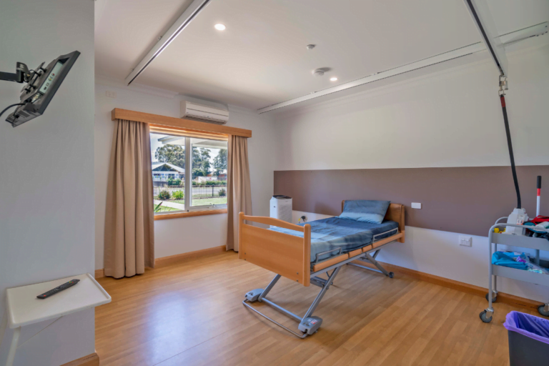 STA & MTA: Relax in Kialla's spacious retreat, close to everything you need — Home image 4