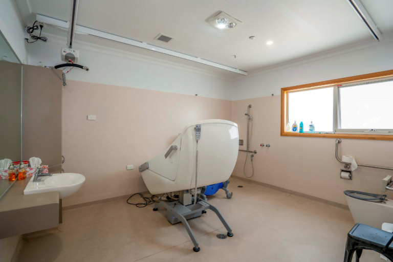 STA & MTA: Relax in Kialla's spacious retreat, close to everything you need — Home image 5