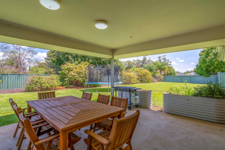 STA & MTA: Relax in Kialla's spacious retreat, close to everything you need — Home image 6