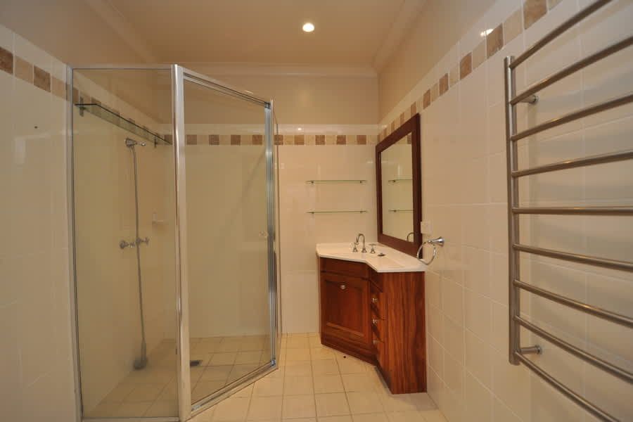 Superbly crafted, beautiful home in a quiet cul-de-sac in the most popular of locations. — Home image 2