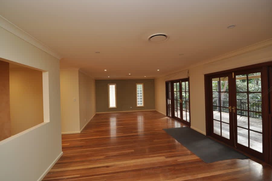 Superbly crafted, beautiful home in a quiet cul-de-sac in the most popular of locations. — Home image 3