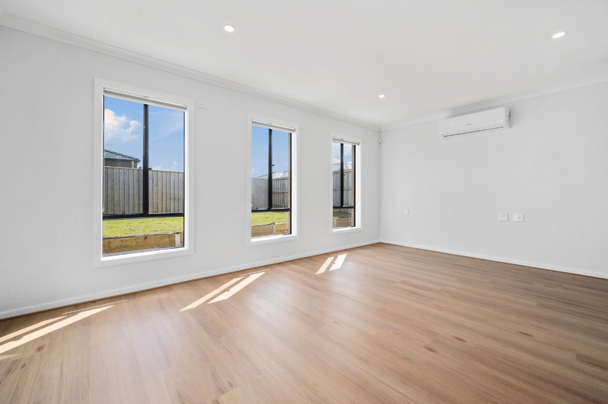 Modern 4-Bedroom HPS - Charlotte Street, New Norfolk — Home image 8
