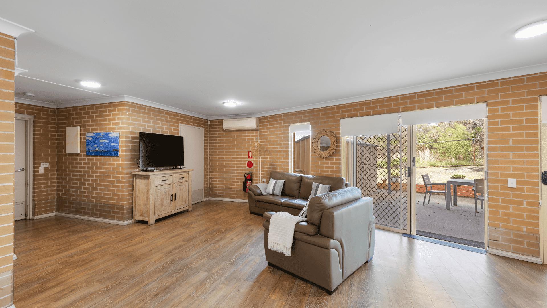 Beacon Hill – Self-contained unit within shared 6-bedroom home. — Home image 5