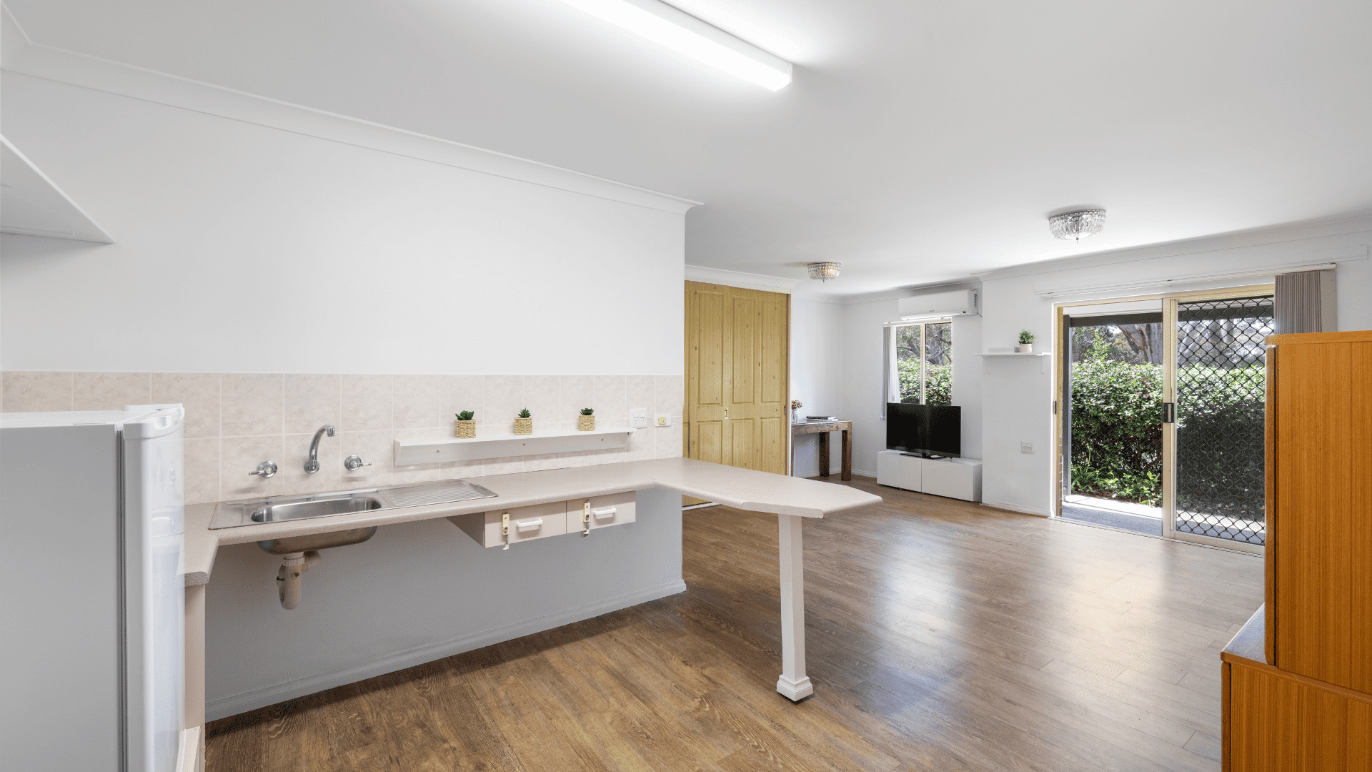 Beacon Hill – Self-contained unit within shared 6-bedroom home. — Home image 6
