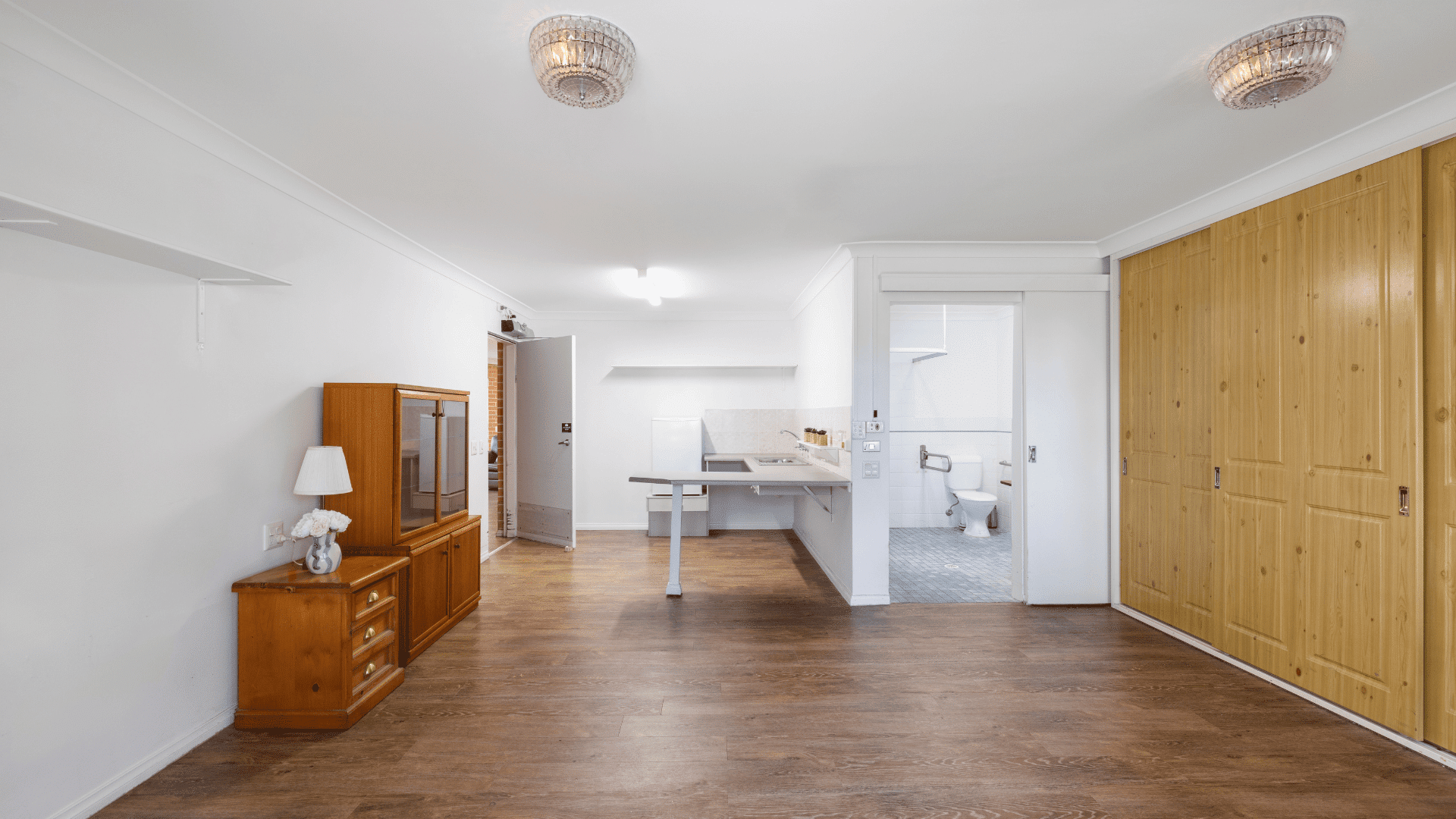 Beacon Hill – Self-contained unit within shared 6-bedroom home. — Home image 7