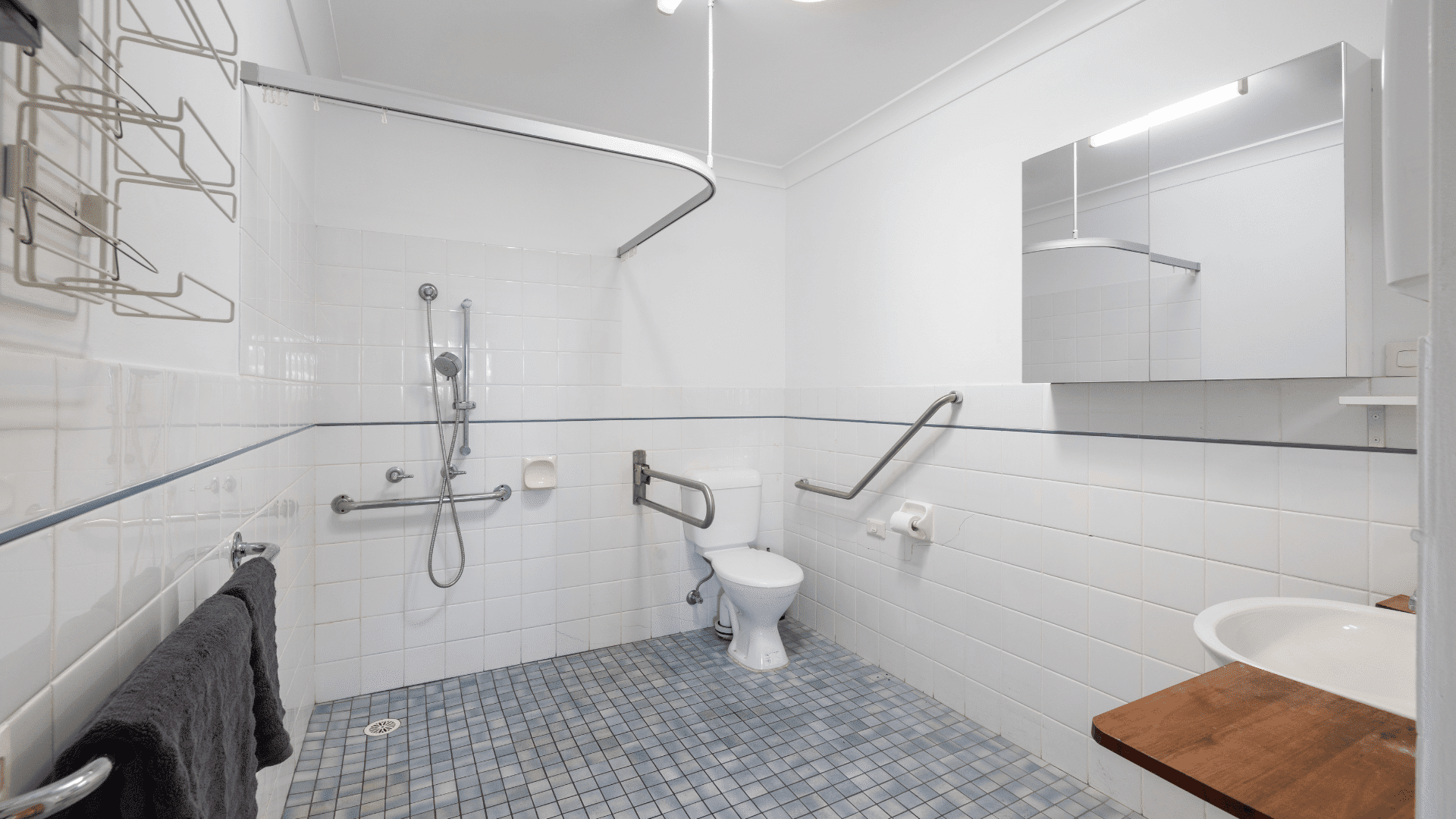 Beacon Hill – Self-contained unit within shared 6-bedroom home. — Home image 9