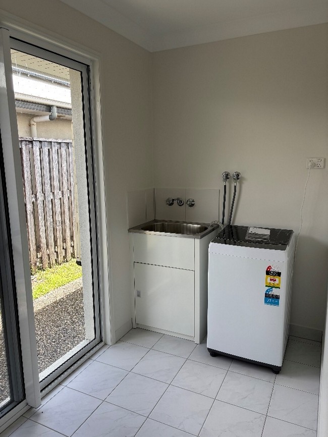 SIL Home - Mackay (Blacks Beach - Northern Beaches) 3 x vacancies — Home image 5
