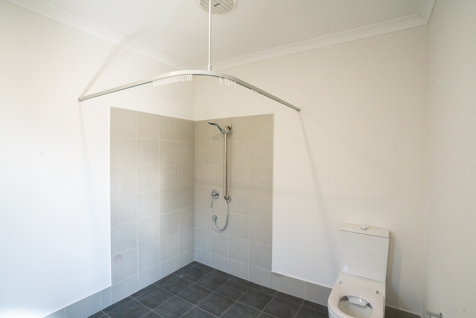 South of the river HPS Home in Baldivis with OOA Room — Home image 3