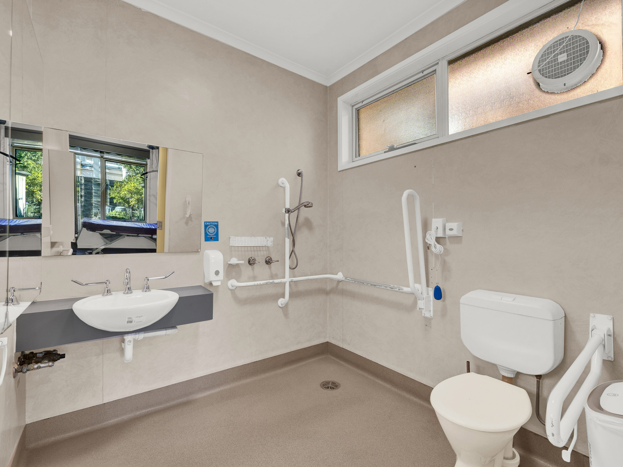 Beachside living in Williamstown — Home image 3