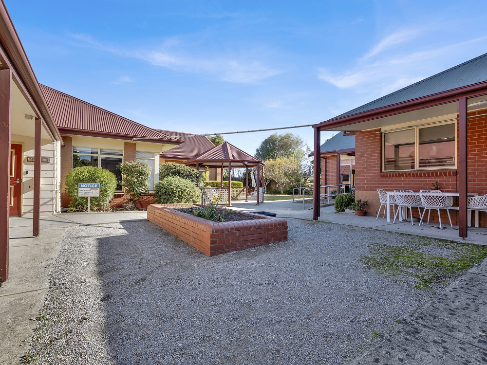 Beachside living in Williamstown — Home image 4