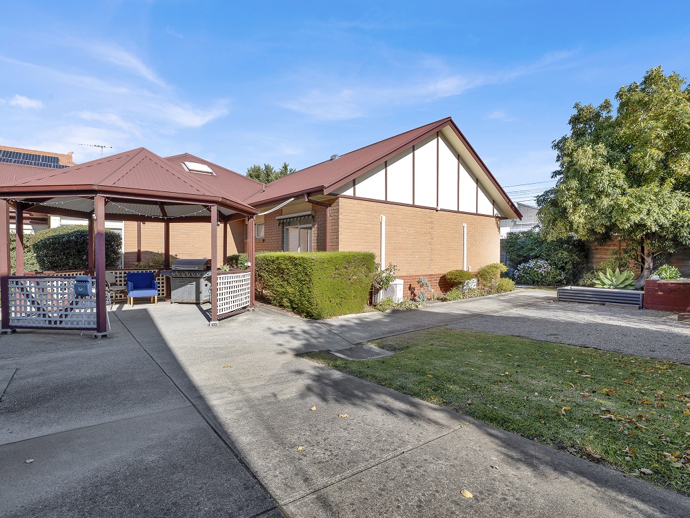 Beachside living in Williamstown — Home image 9