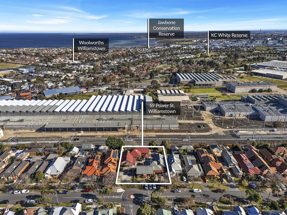 Beachside living in Williamstown — Home image 11