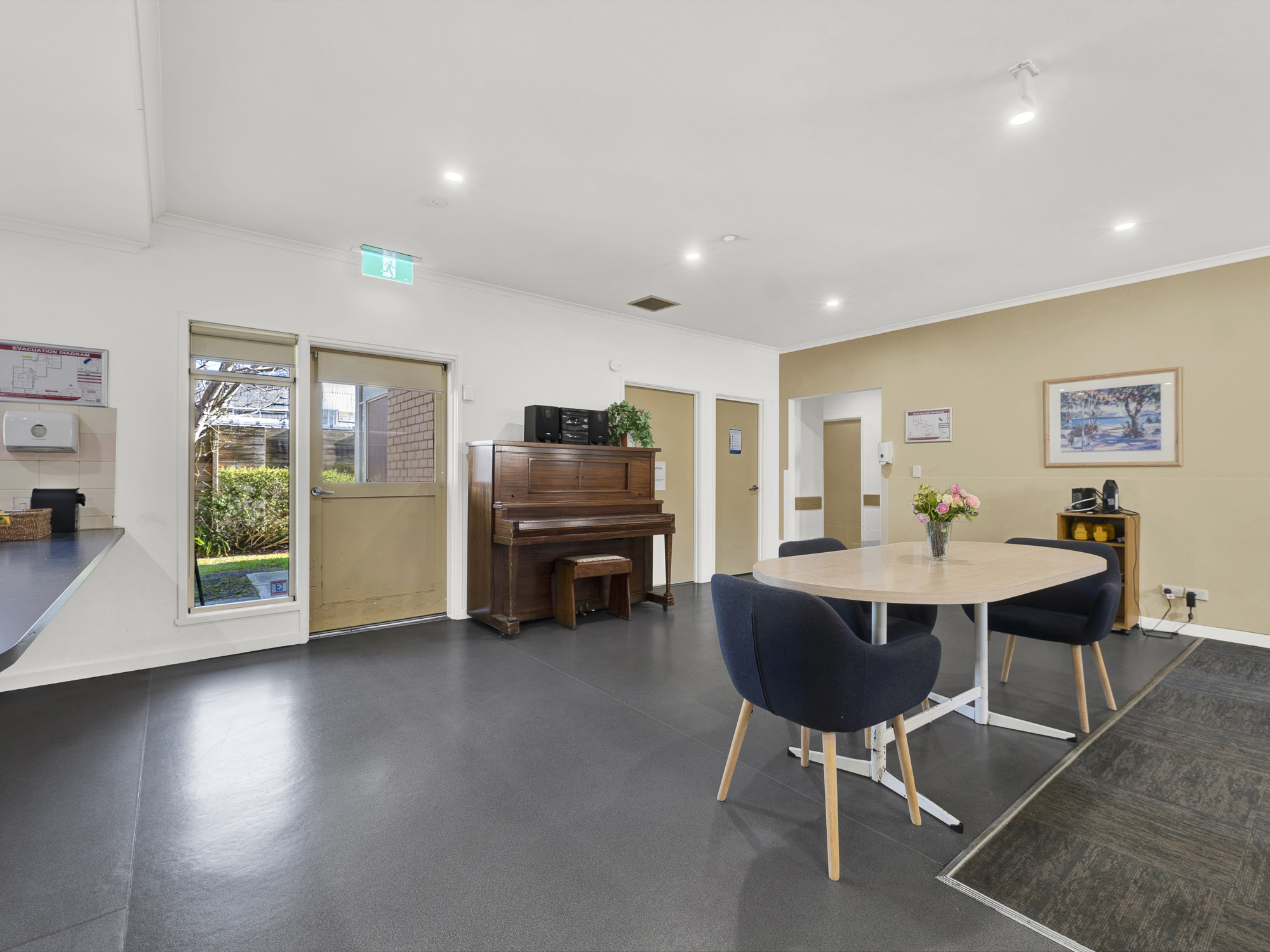 Beachside living in Williamstown — Home image 12