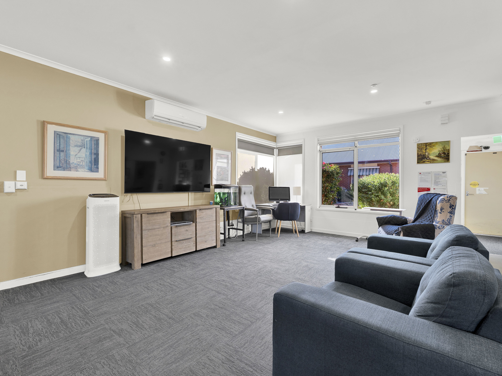 Beachside living in Williamstown — Home image 15