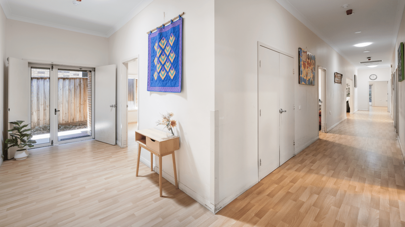Modern, shared 5-bedroom female home — Home image 2