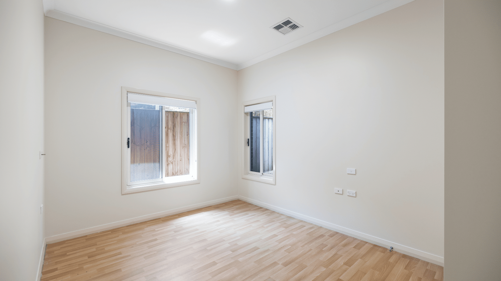 Modern, shared 5-bedroom female home — Home image 3