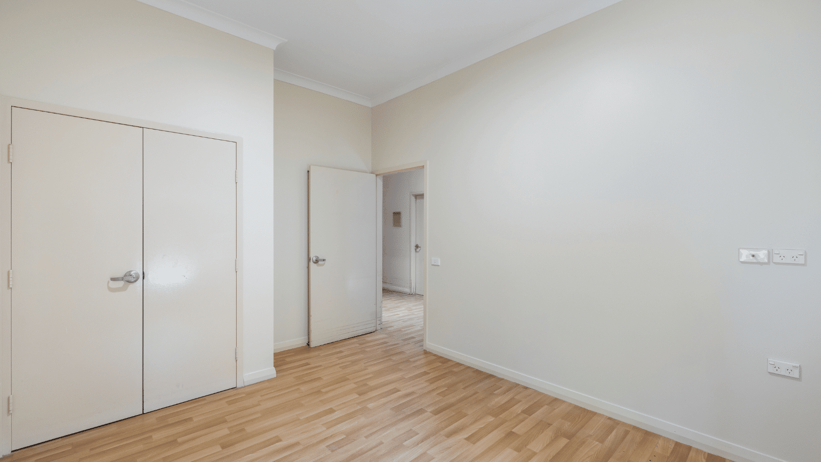 Modern, shared 5-bedroom female home — Home image 4