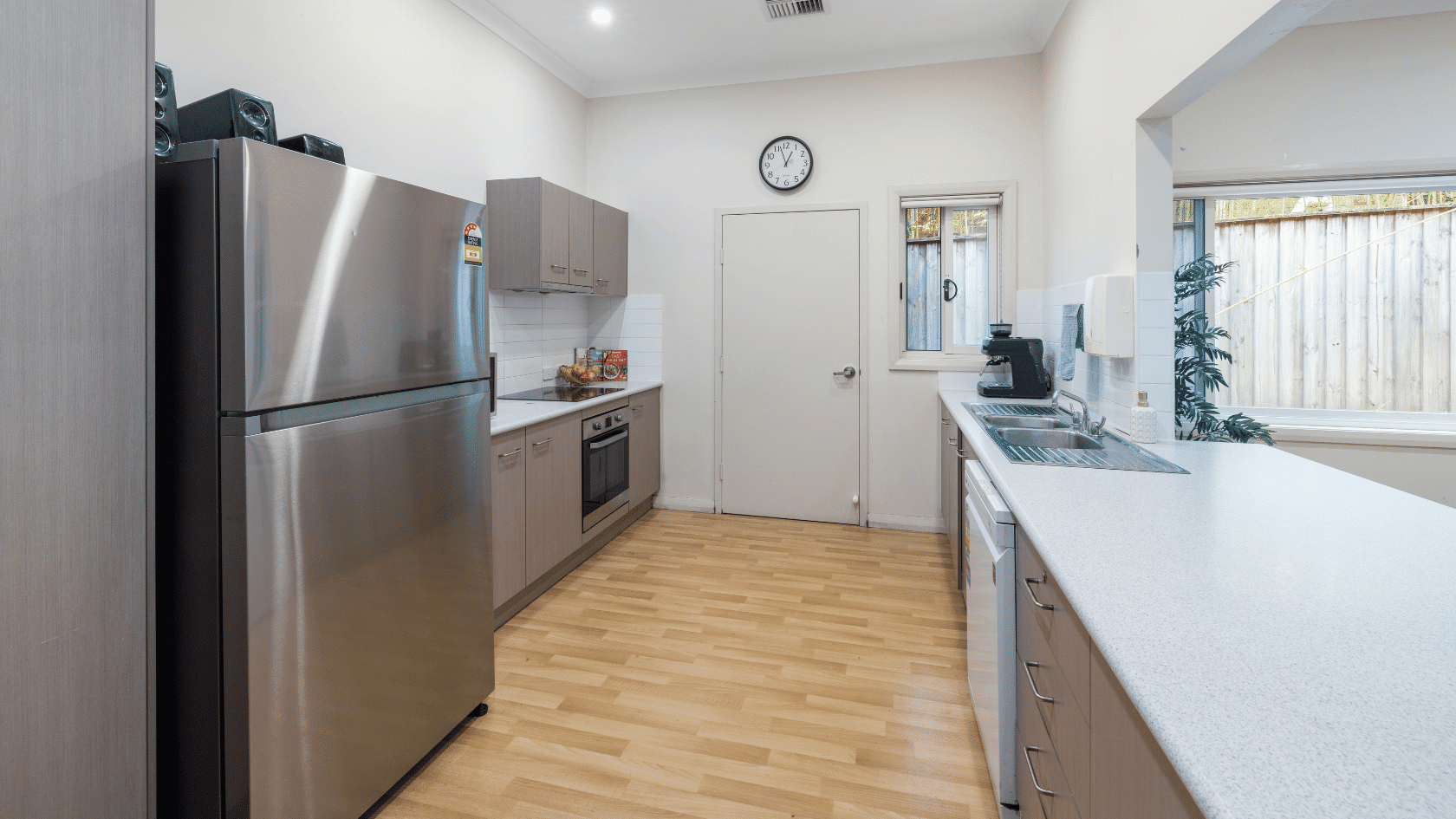 Modern, shared 5-bedroom female home — Home image 6