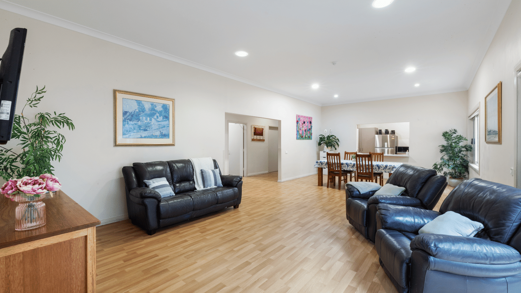 Modern, shared 5-bedroom female home — Home image 8