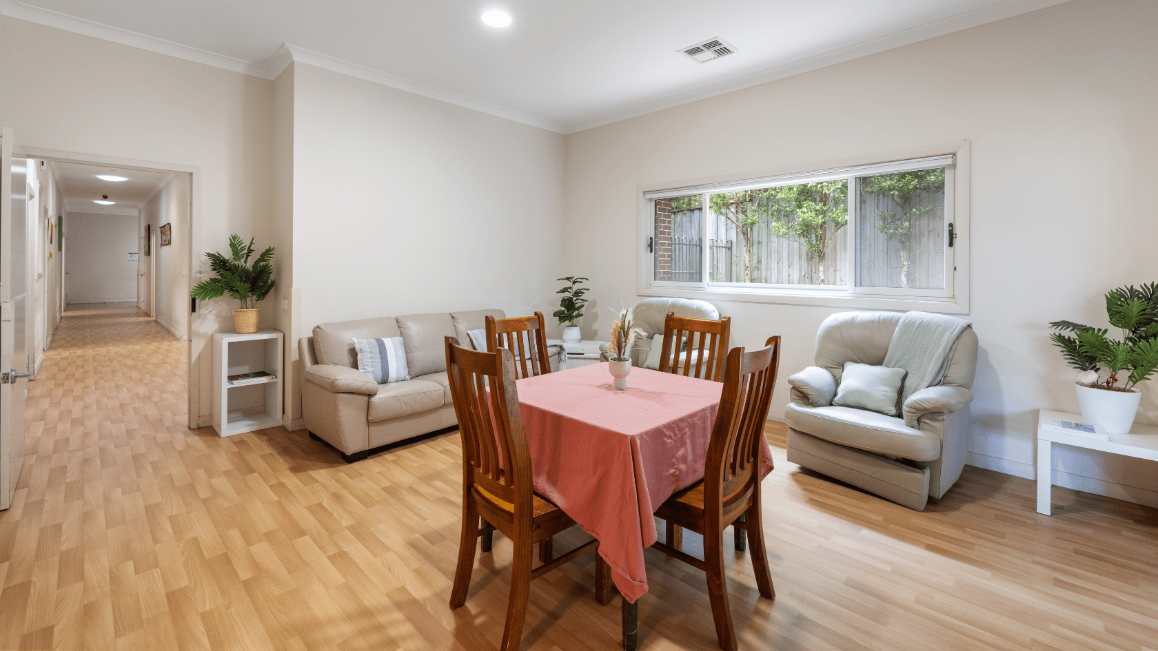 Modern, shared 5-bedroom female home — Home image 9