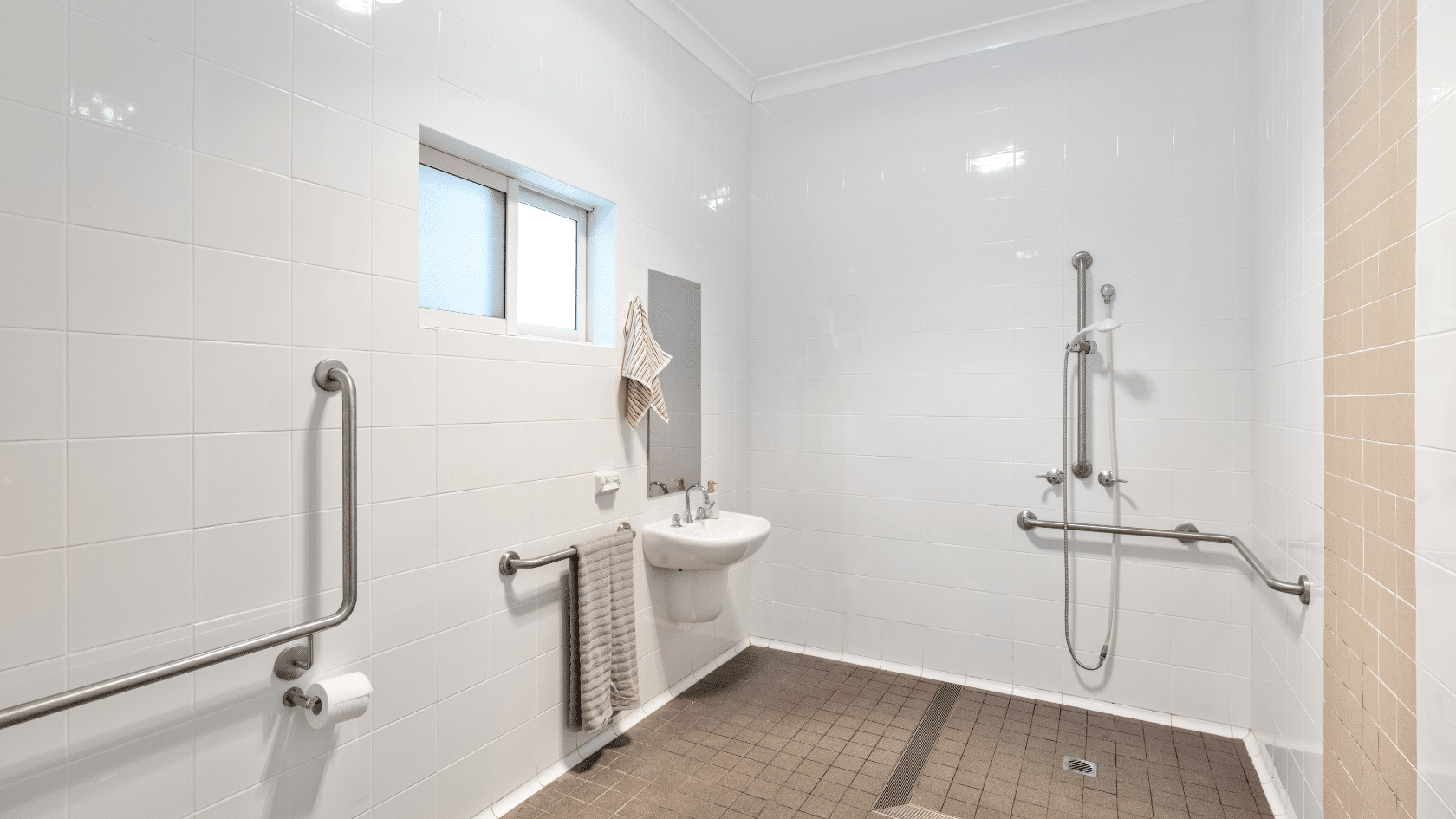 Modern, shared 5-bedroom female home — Home image 10