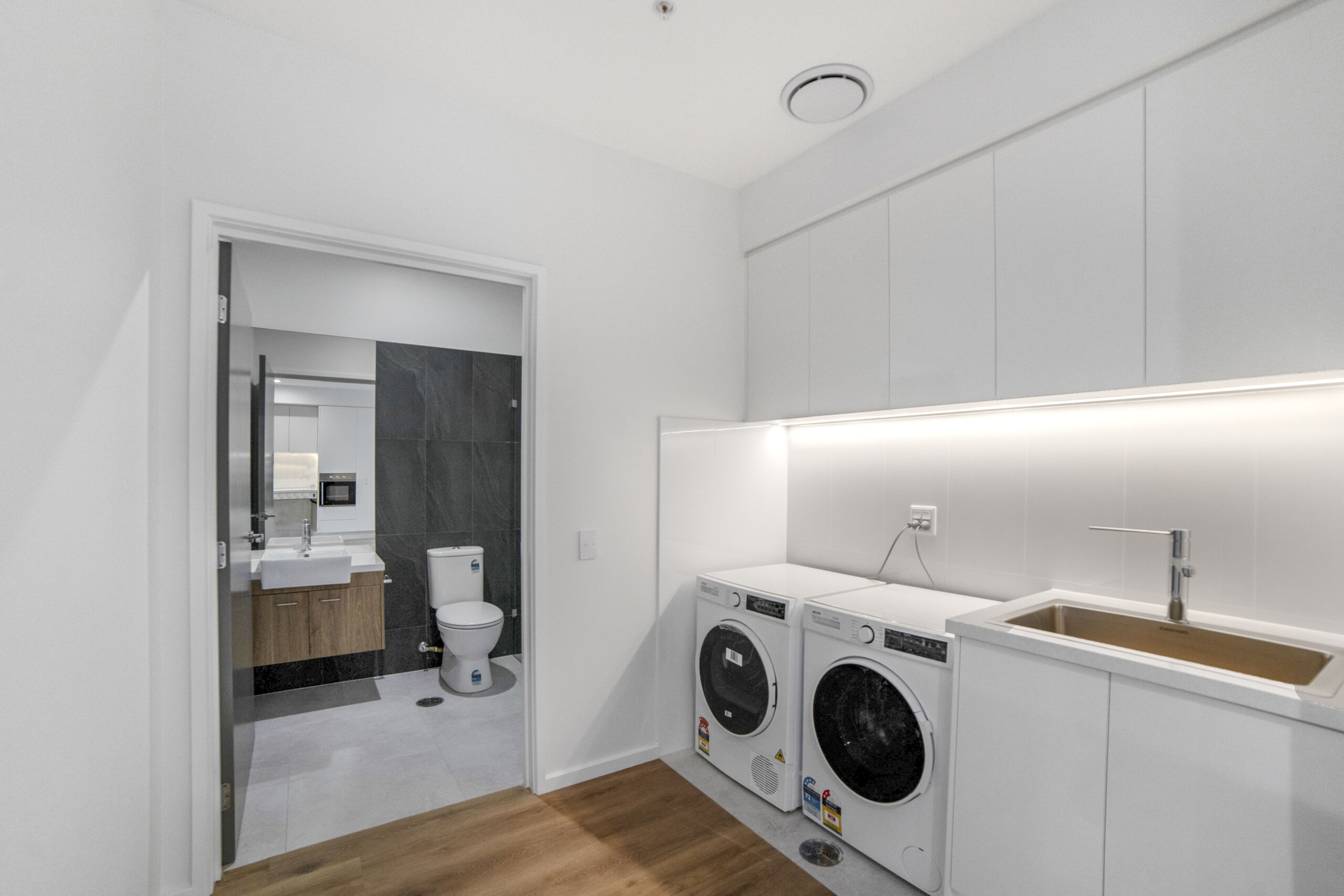 2 Bedroom Apartments, Springwood — Home image 8