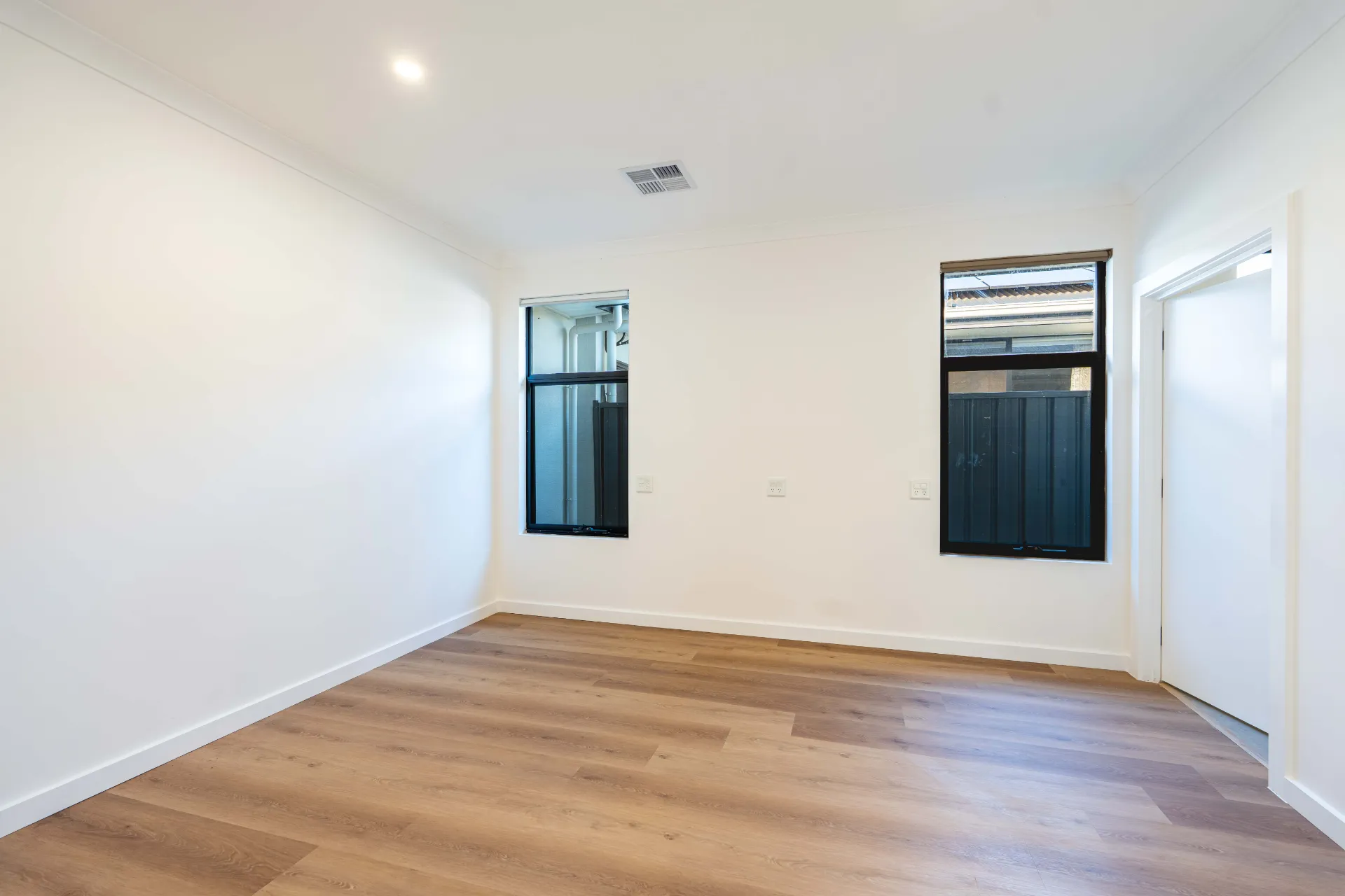 P 042 Willow — Home image 4
