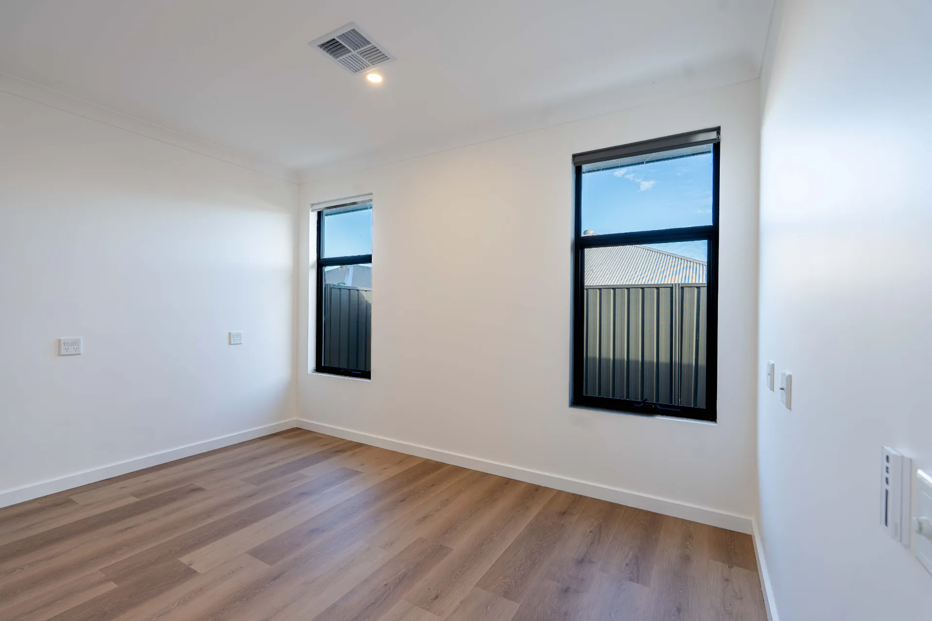 P 042 Willow — Home image 11