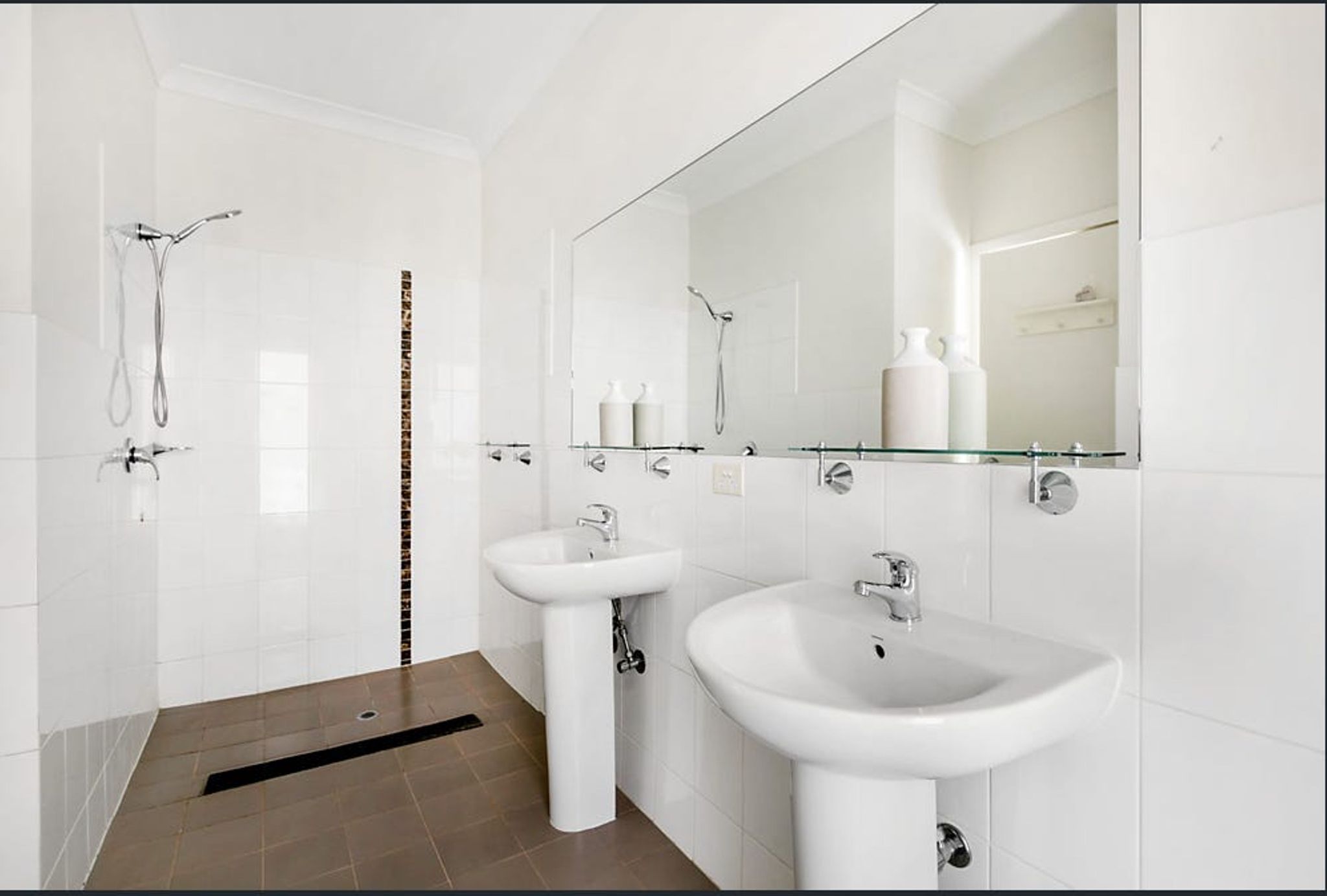 Stunning & Modern Home in a Peaceful Neighbourhood -Northfield — Home image 9