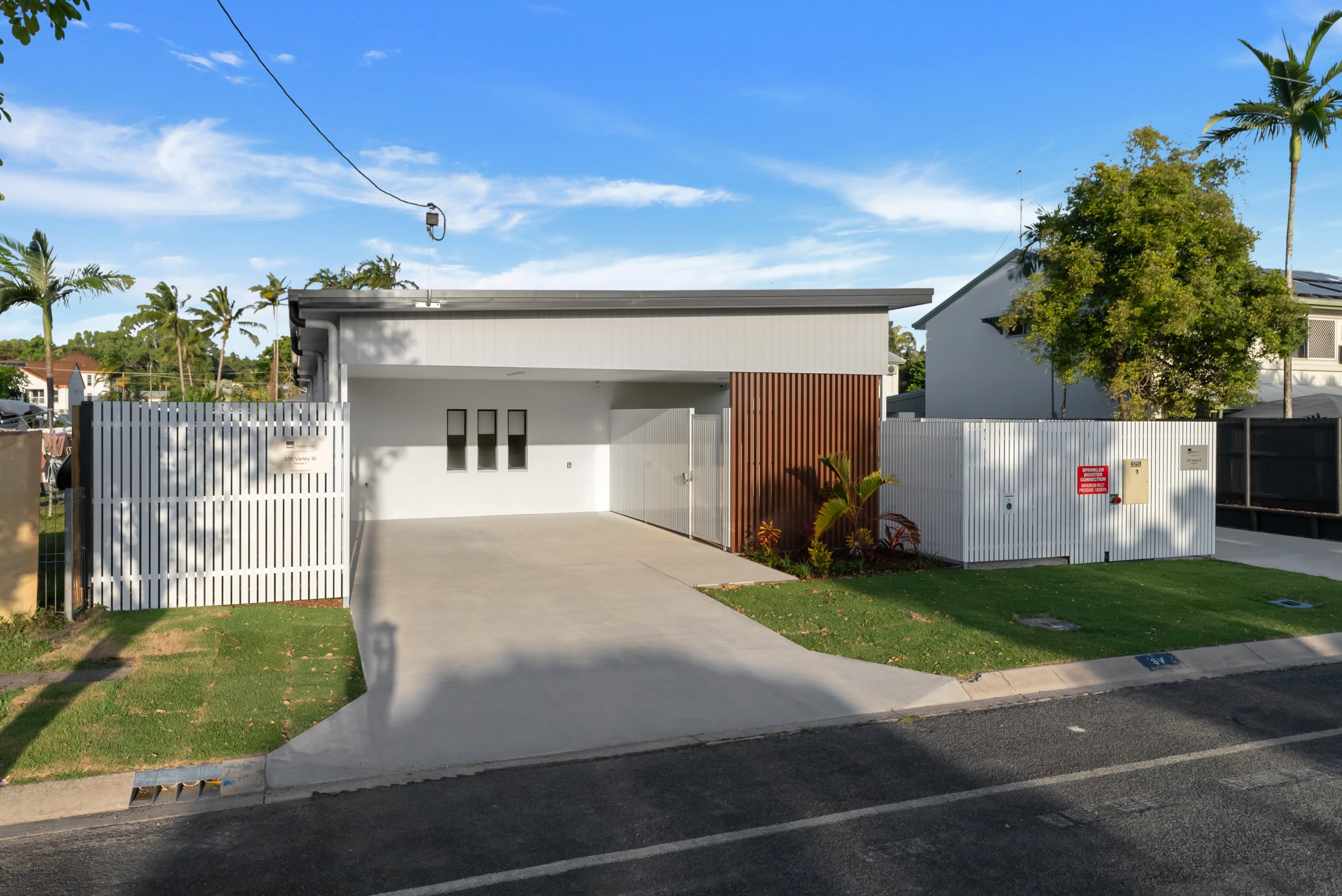 House and Villa close to shops at Yorkeys — Home image 1