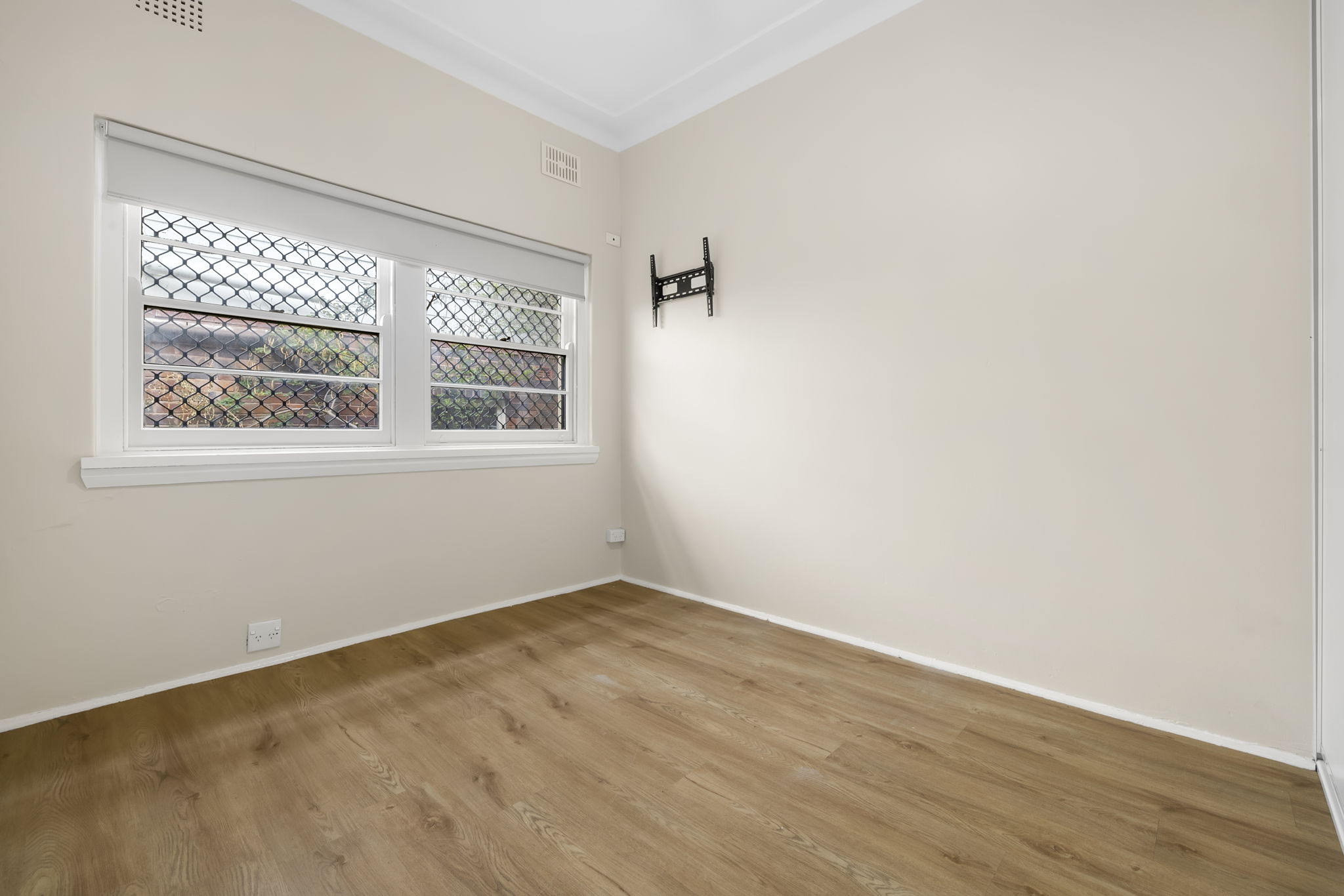Cosy home nestled on a quiet street in Woolooware — Home image 2