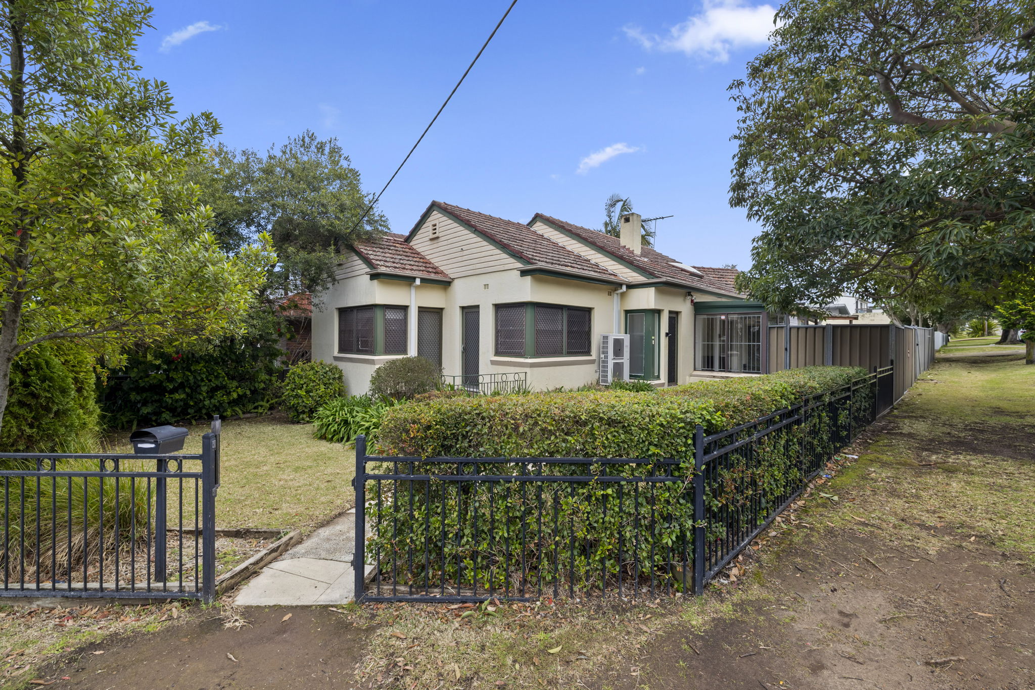 Cosy home nestled on a quiet street in Woolooware — Home image 3