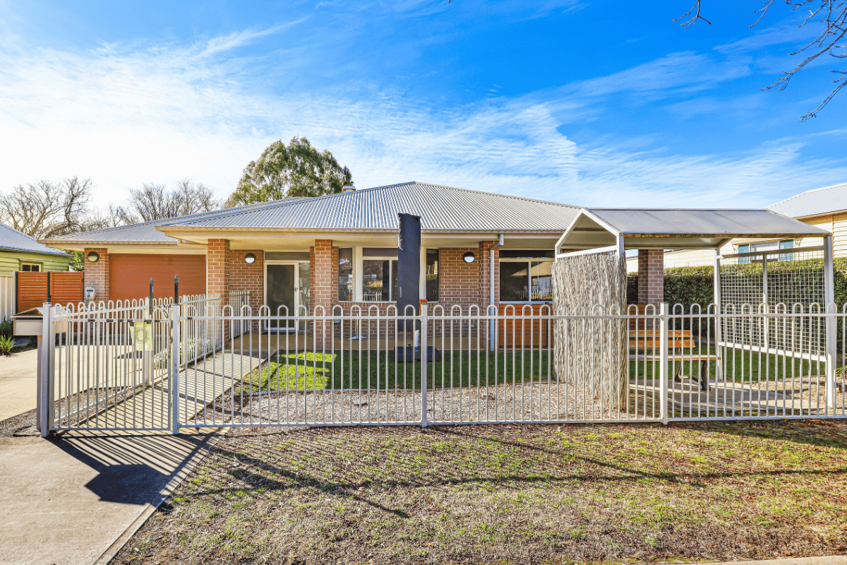 Enjoy this quiet residential home, close to community amenities — Home image 2