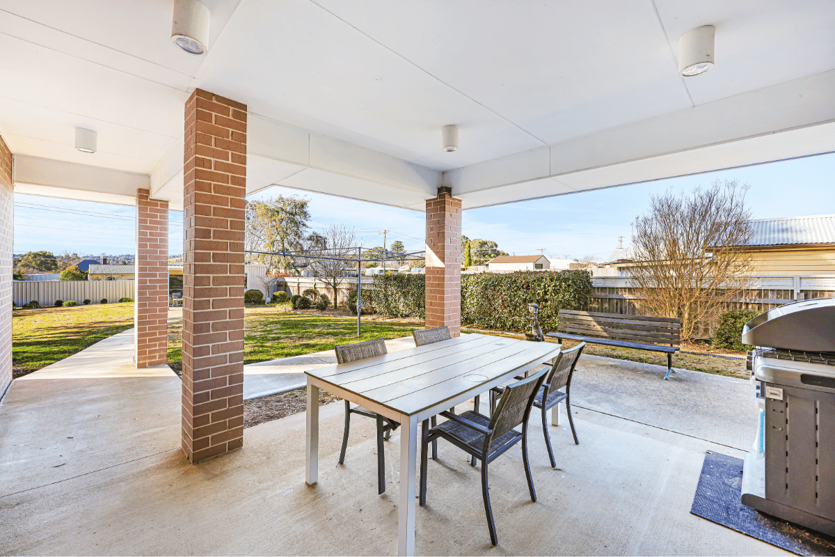 Enjoy this quiet residential home, close to community amenities — Home image 9