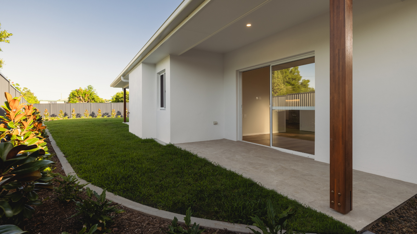 1 of 2 Dual Designer HPS Homes! — Home image 15
