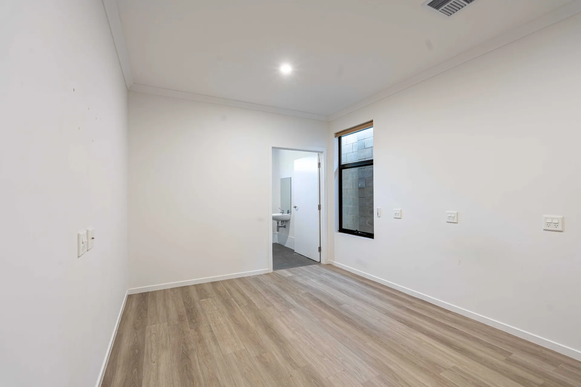 A-Beach Road — Home image 11