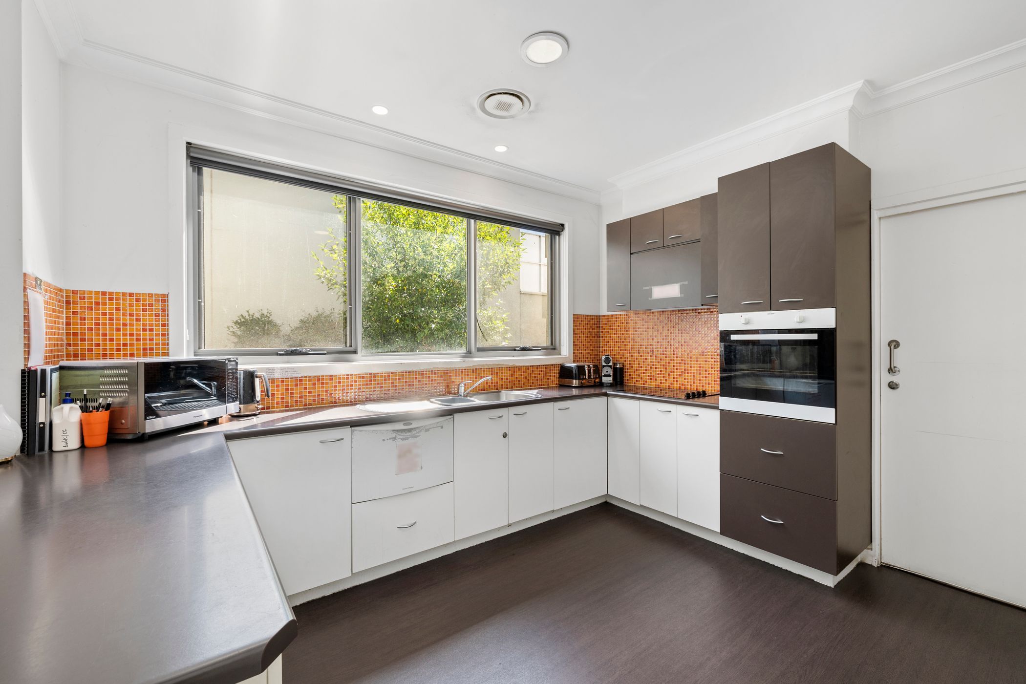 This contemporary home located in sought after Kew has 2 vacancies. — Home image 3