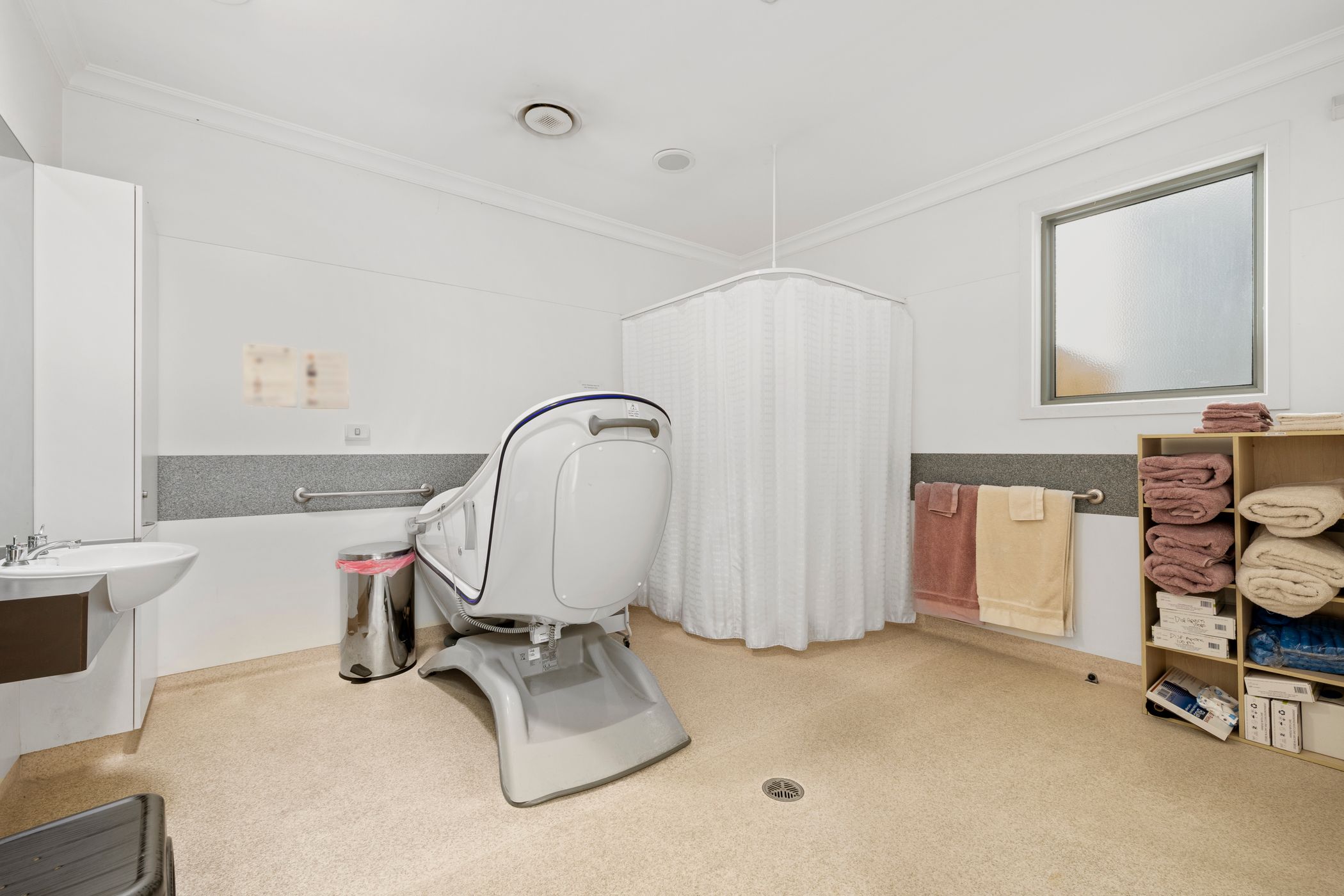 This contemporary home located in sought after Kew has 2 vacancies. — Home image 3
