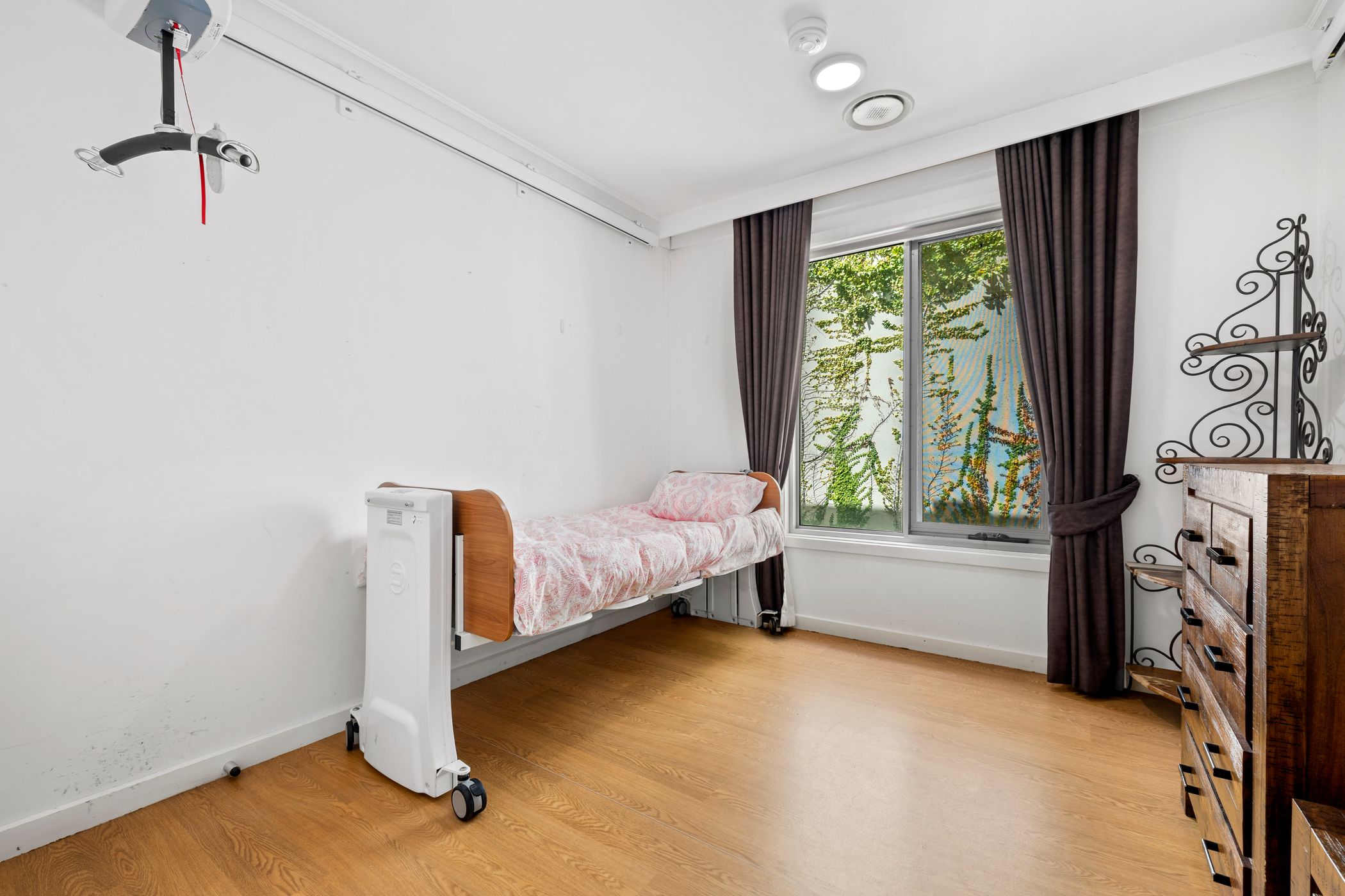 This contemporary home located in sought after Kew has 2 vacancies. — Home image 5