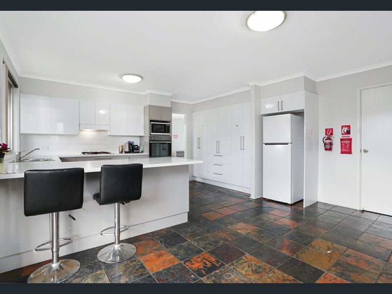 Spacious, light filled 3 bedroom home — Home image 3