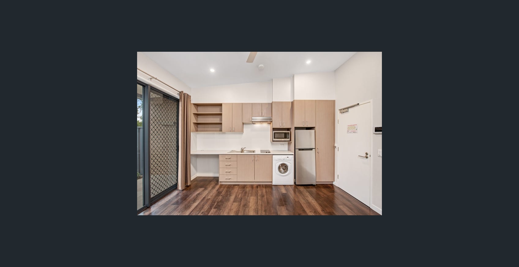 Studio Apartments - Fennell Bay — Home image 3