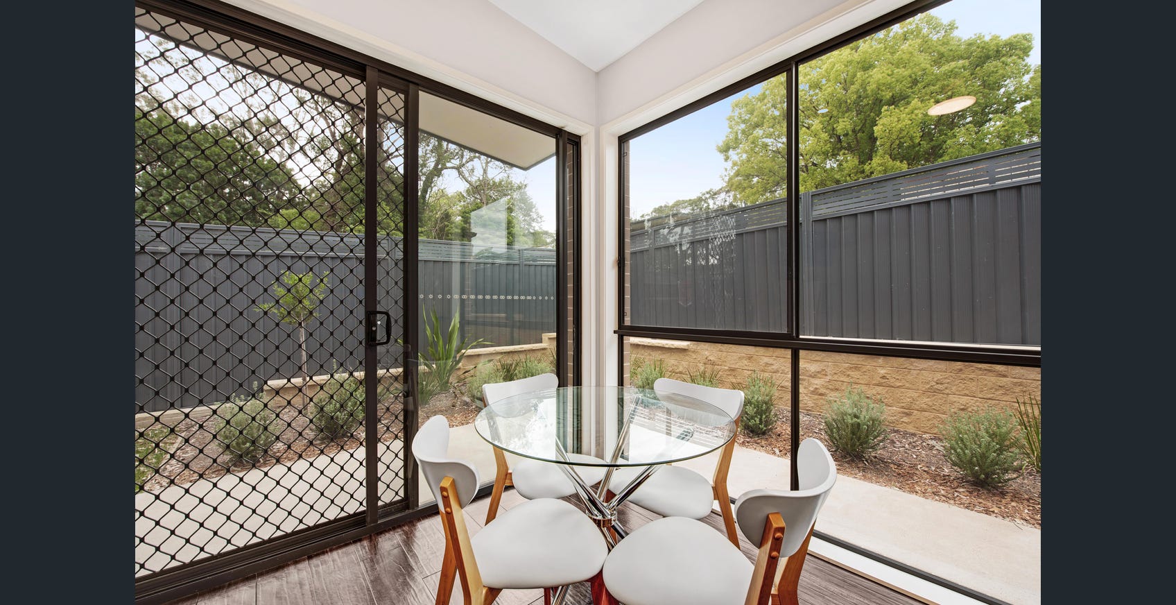 Studio Apartments - Fennell Bay — Home image 7